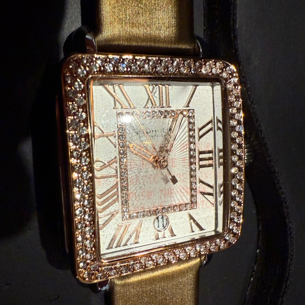 Elegant Women s Rectangular 35×47mm Dress Watch – Model . Brand new. Never worn.